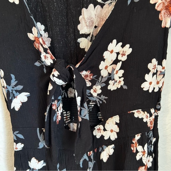American Eagle Outfitters Black Floral Tie Front Cutout Romper, Size X-Small - Picture 5 of 8